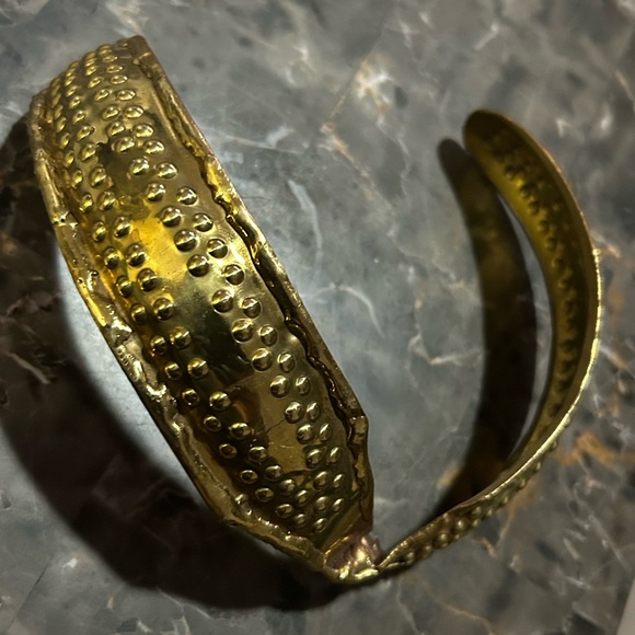 Vintage Gold Tone gorgeous Textured Choker Necklace! Signed Made in India! - Picture 2 of 10